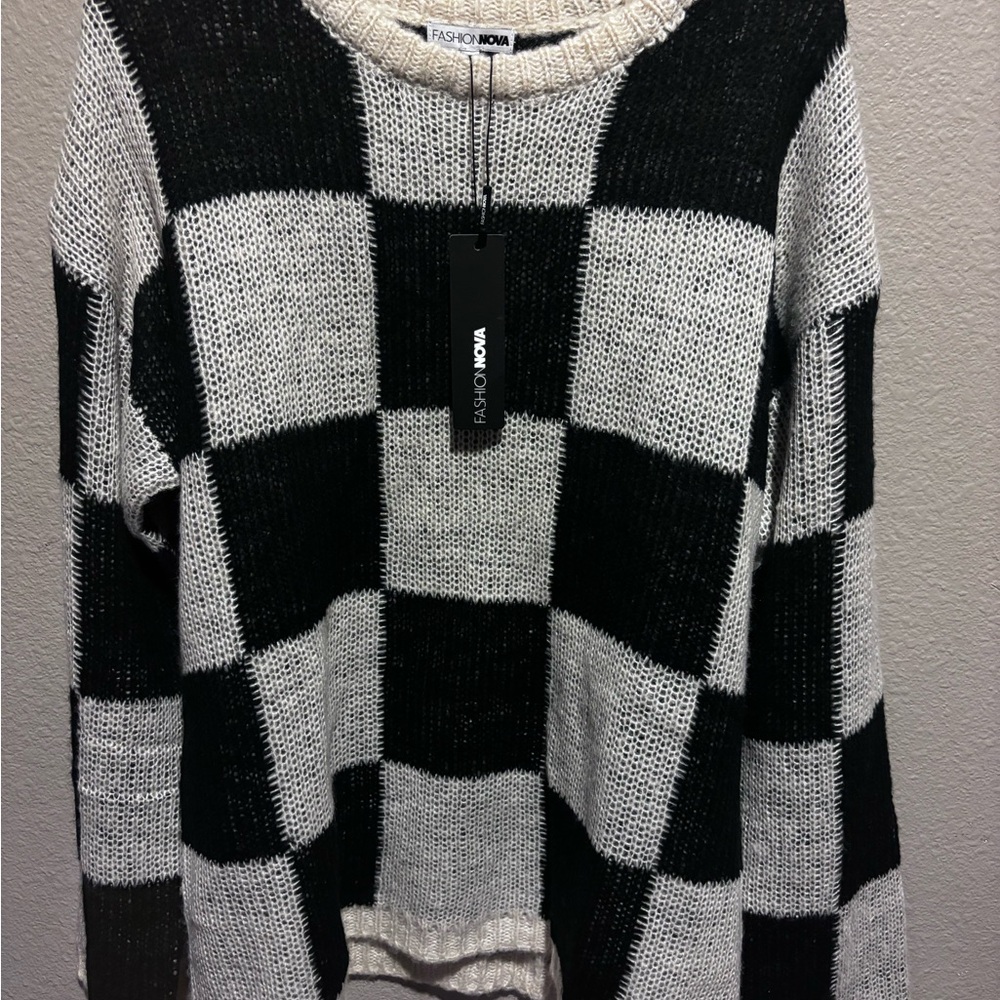 ⭐️Fashion Nova Black and White Checkered Sweater M - Picture 2 of 3